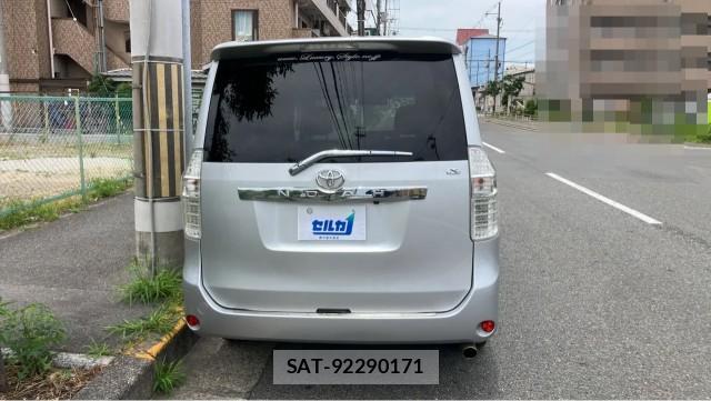 Toyota NOAH 2007-08 8282283-1