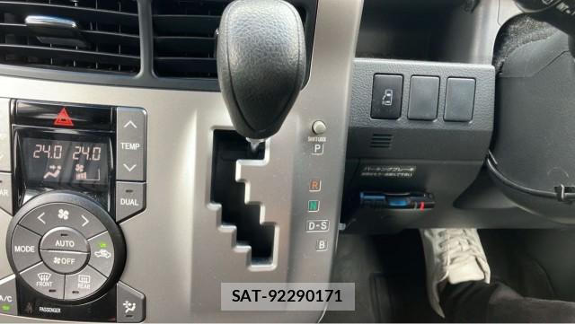 Toyota NOAH 2007-08 8282283-14