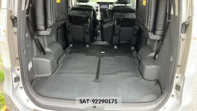 Toyota NOAH 2007-08 8282283-17