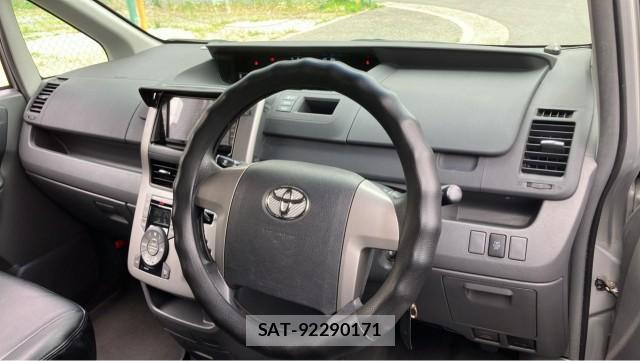 Toyota NOAH 2007-08 8282283-2