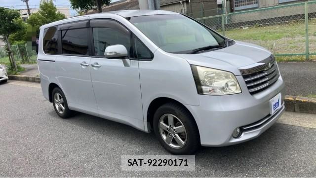 Toyota NOAH 2007-08 8282283-3