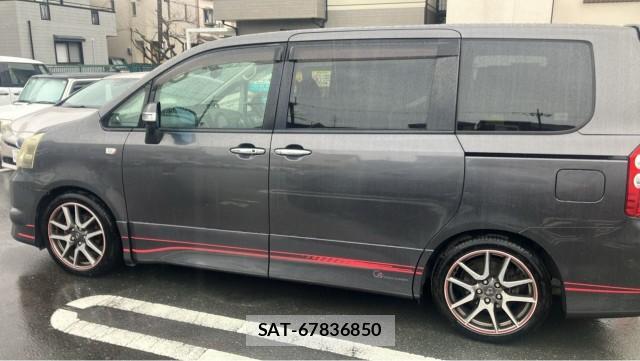 Toyota NOAH 2011-09 8282309-10