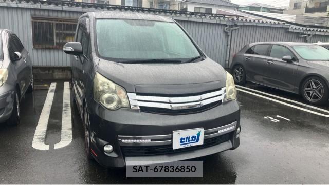Toyota NOAH 2011-09 8282309-11