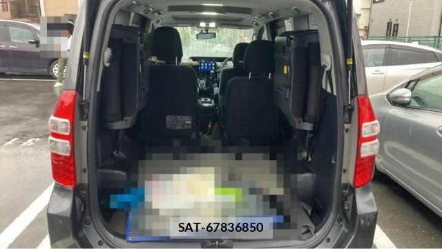 Toyota NOAH 2011-09 8282309-17