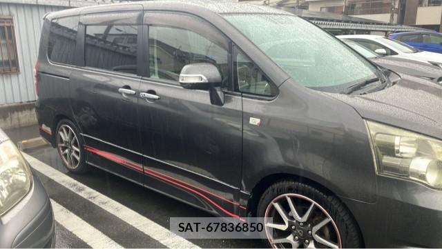 Toyota NOAH 2011-09 8282309-3
