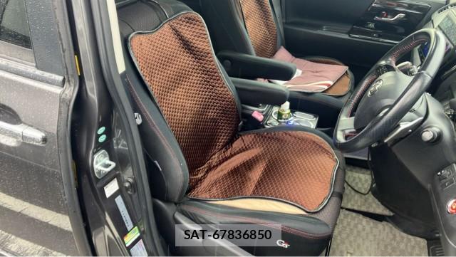 Toyota NOAH 2011-09 8282309-5