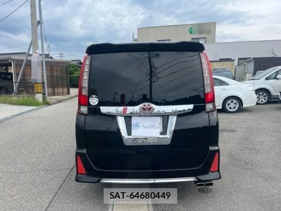 Toyota NOAH 2016-08 8282420-1