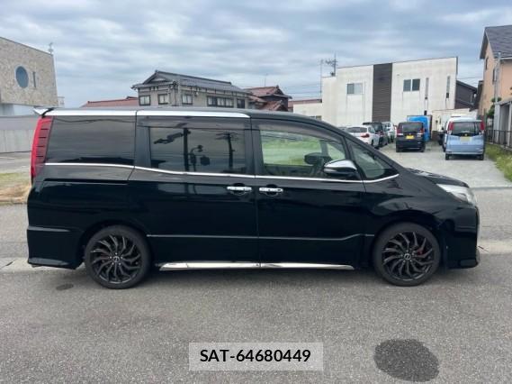Toyota NOAH 2016-08 8282420-10