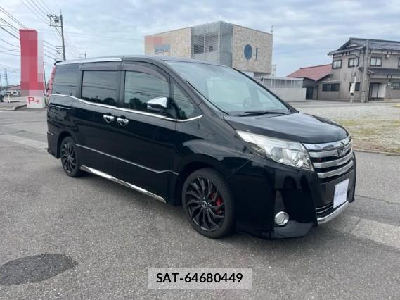 Toyota NOAH 2016-08 8282420-11