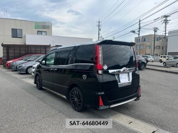 Toyota NOAH 2016-08 8282420-12