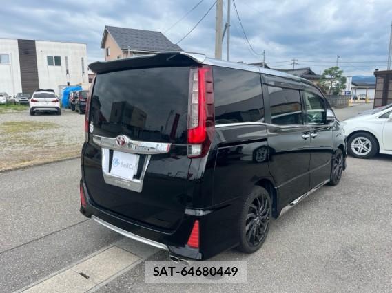 Toyota NOAH 2016-08 8282420-13