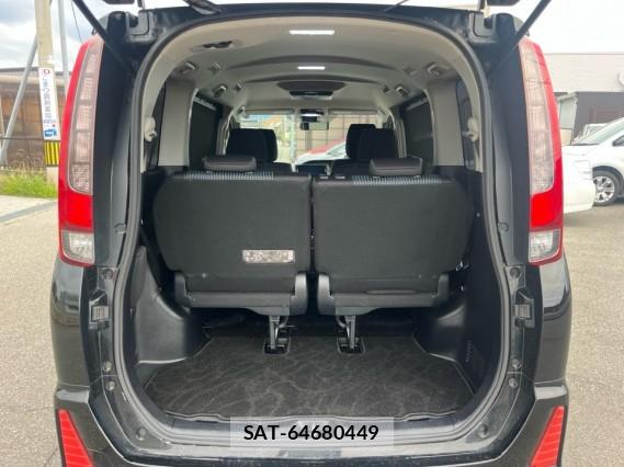 Toyota NOAH 2016-08 8282420-17
