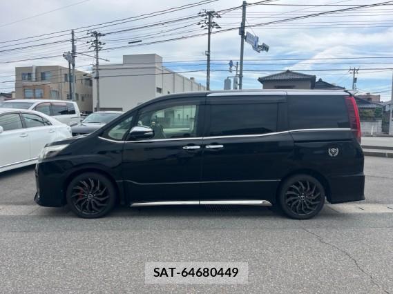 Toyota NOAH 2016-08 8282420-3