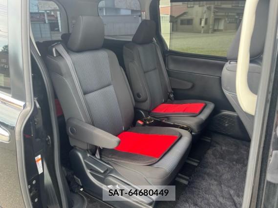 Toyota NOAH 2016-08 8282420-6