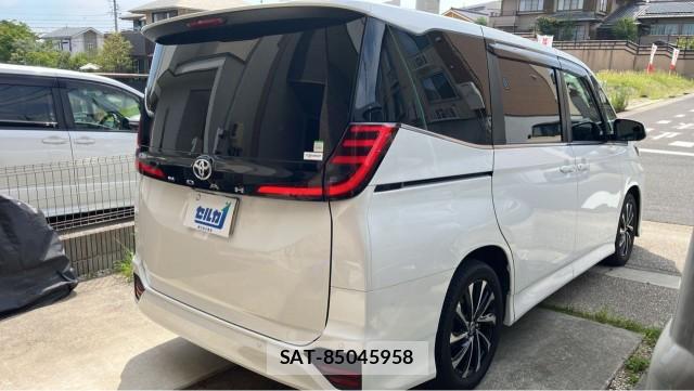 Toyota NOAH 2024-03 8282431-12