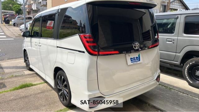 Toyota NOAH 2024-03 8282431-13
