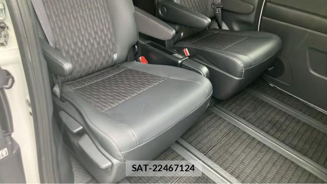 Toyota NOAH 2025-07 8282477-6