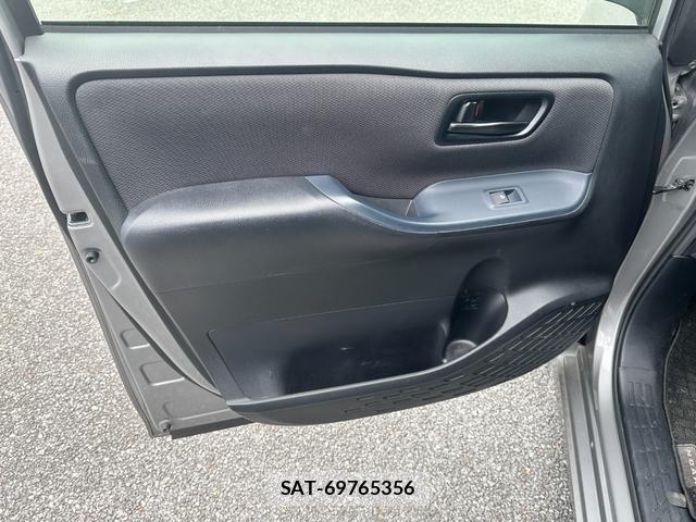 Toyota NOAH 2015-12 8282566-10