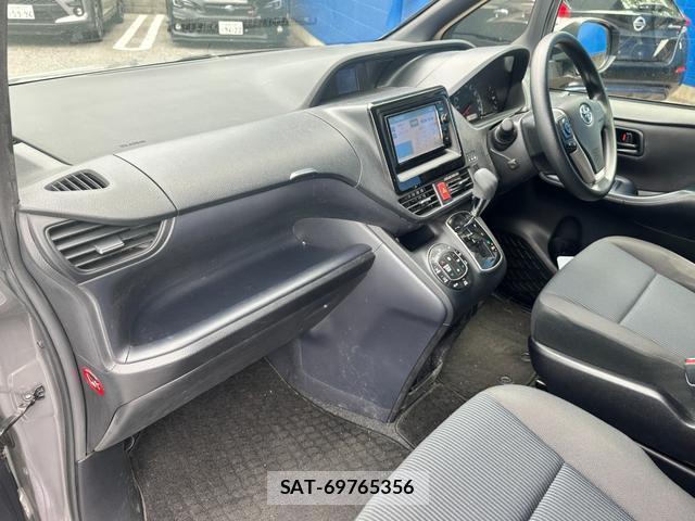 Toyota NOAH 2015-12 8282566-11