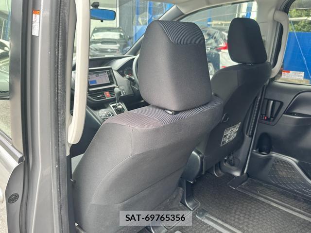 Toyota NOAH 2015-12 8282566-13