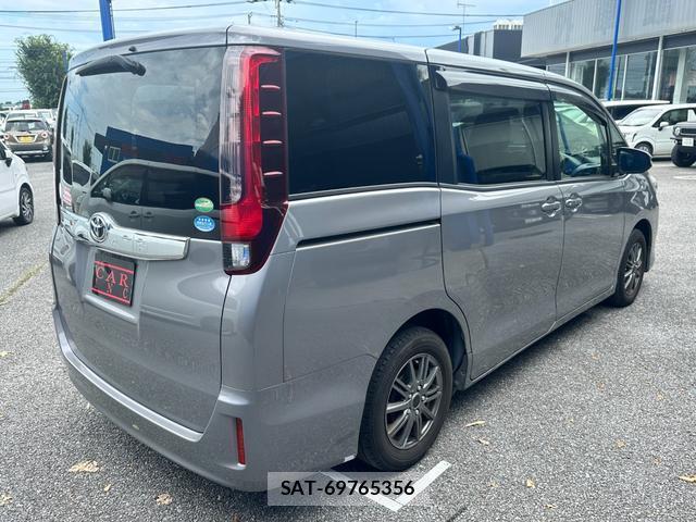 Toyota NOAH 2015-12 8282566-4