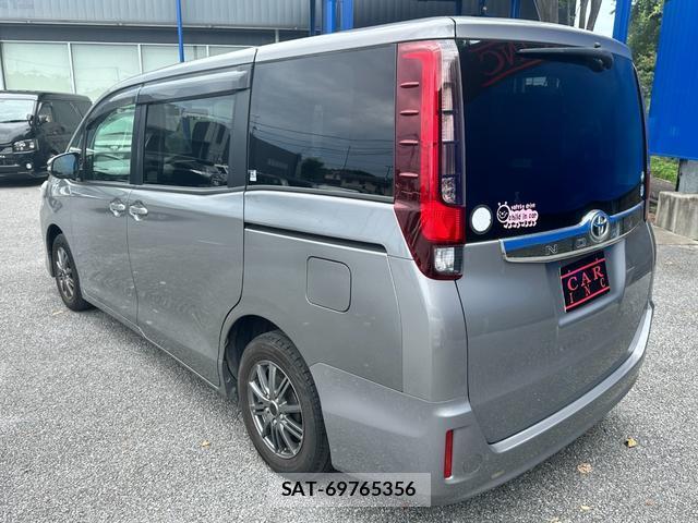 Toyota NOAH 2015-12 8282566-6