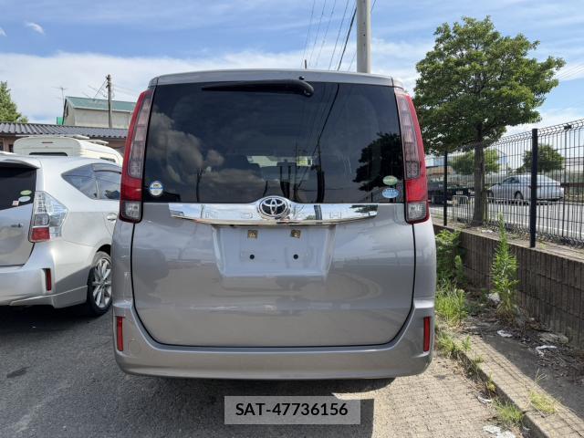 Toyota NOAH 2015-09 8282685-1