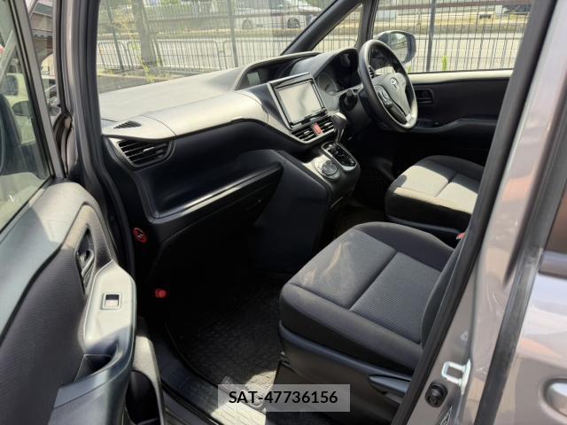 Toyota NOAH 2015-09 8282685-12