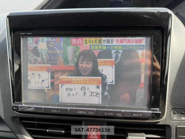 Toyota NOAH 2015-09 8282685-15