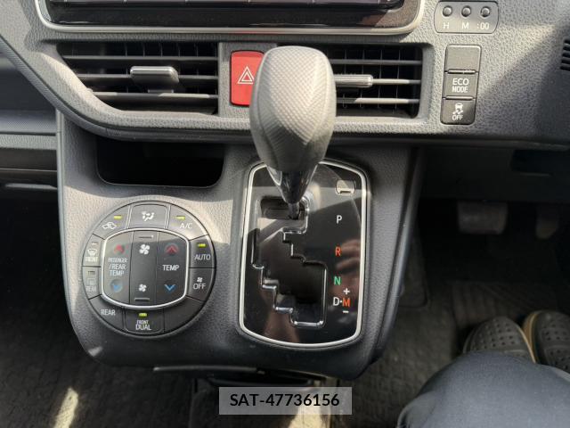 Toyota NOAH 2015-09 8282685-5