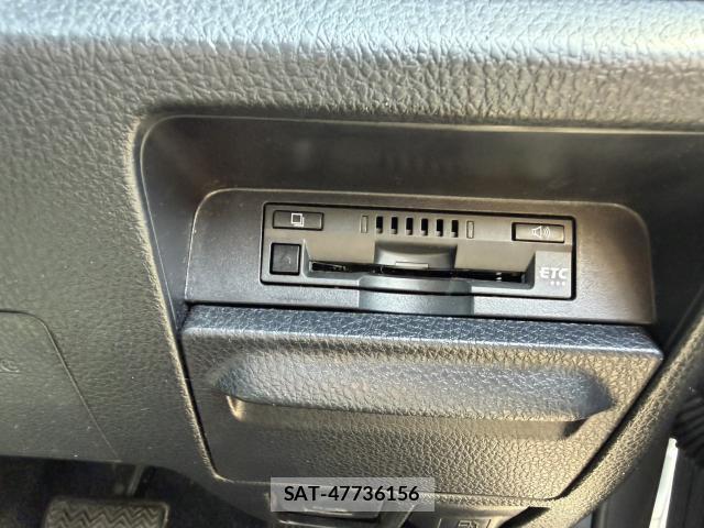 Toyota NOAH 2015-09 8282685-6