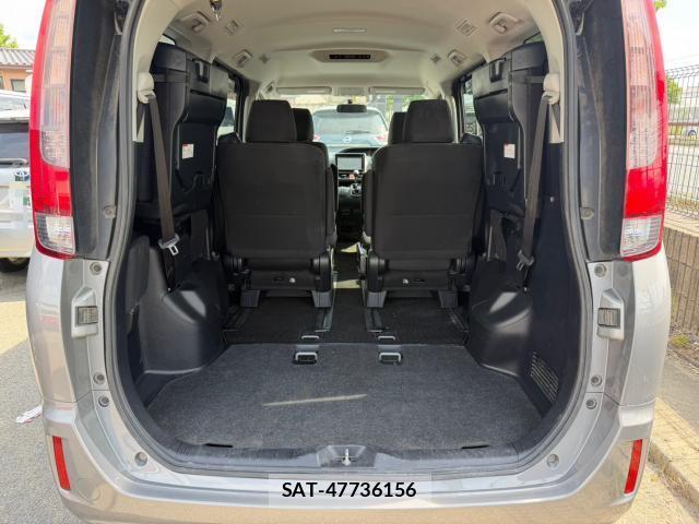 Toyota NOAH 2015-09 8282685-7