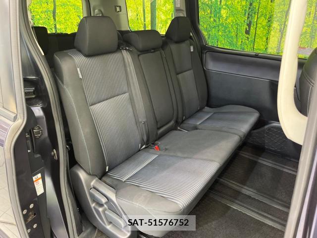 Toyota NOAH 2014-12 8282850-8