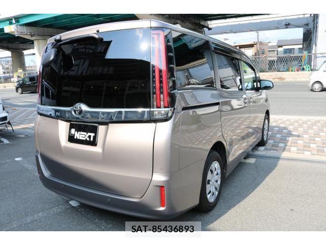 Toyota NOAH 2021-11 8282882-1