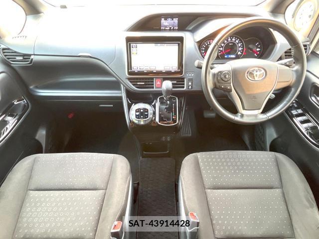 Toyota NOAH 2017-09 8283053-1