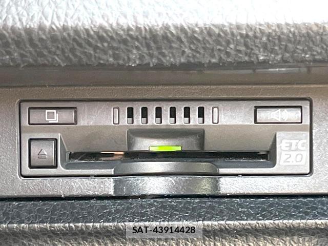 Toyota NOAH 2017-09 8283053-10