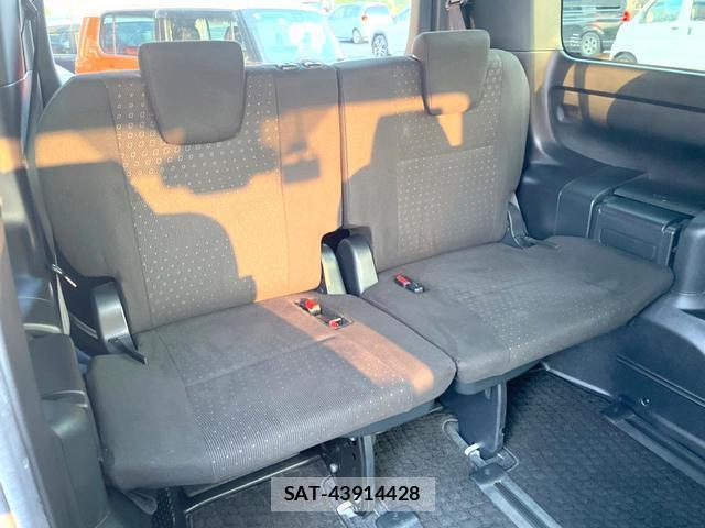 Toyota NOAH 2017-09 8283053-13
