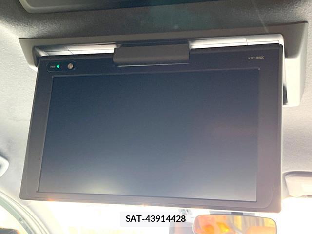 Toyota NOAH 2017-09 8283053-4