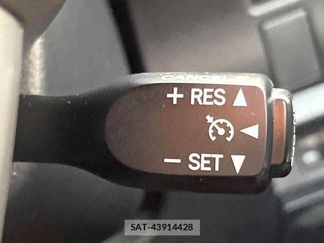 Toyota NOAH 2017-09 8283053-8