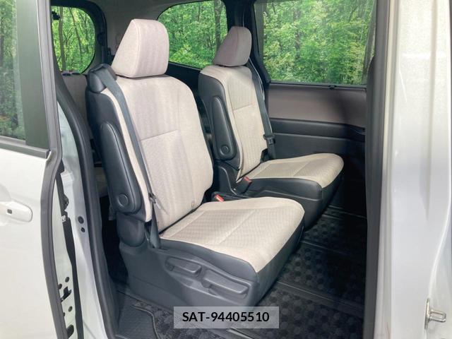 Toyota NOAH 2023-06 8283298-8