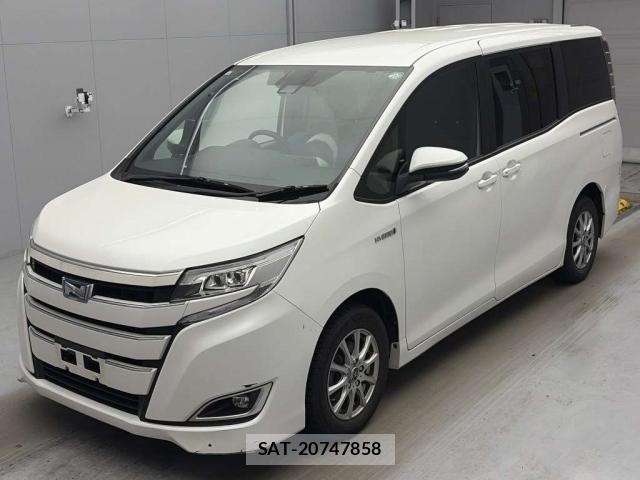Toyota NOAH 2017-09 8283378-1