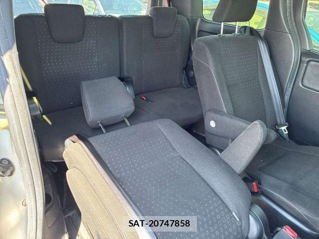 Toyota NOAH 2017-09 8283378-6