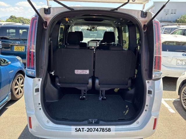 Toyota NOAH 2017-09 8283378-7