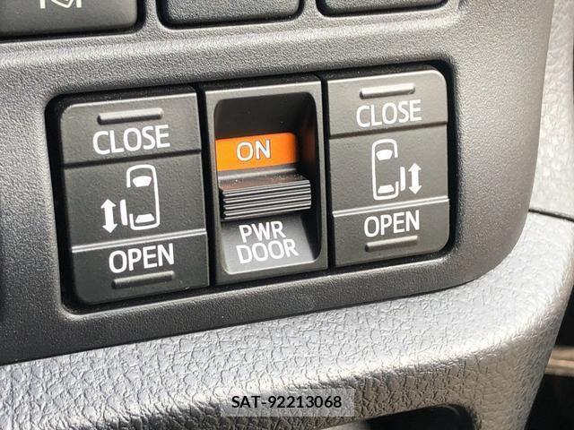 Toyota NOAH 2018-03 8283391-9