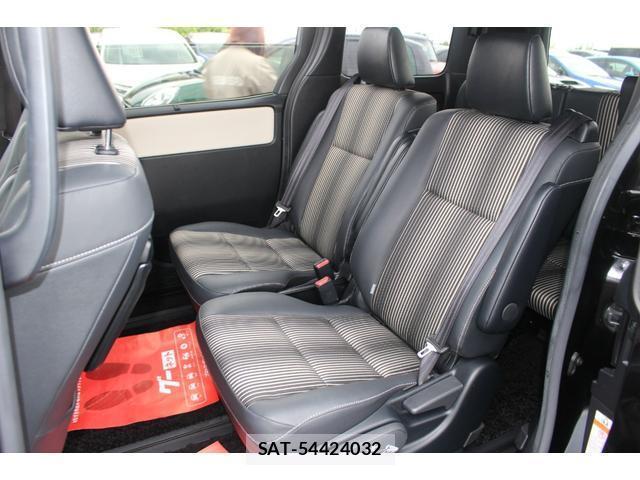 Toyota NOAH 2019-12 8283494-12