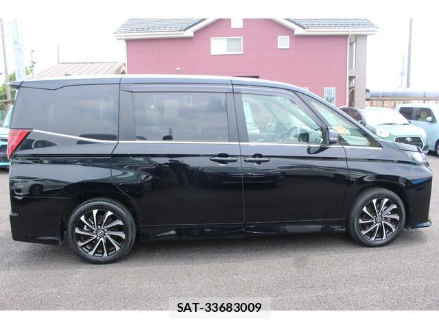 Toyota NOAH 2023-02 8283496-18