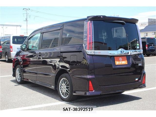 Toyota NOAH 2018-02 8283556-13