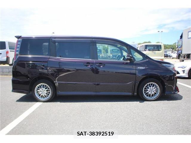 Toyota NOAH 2018-02 8283556-16