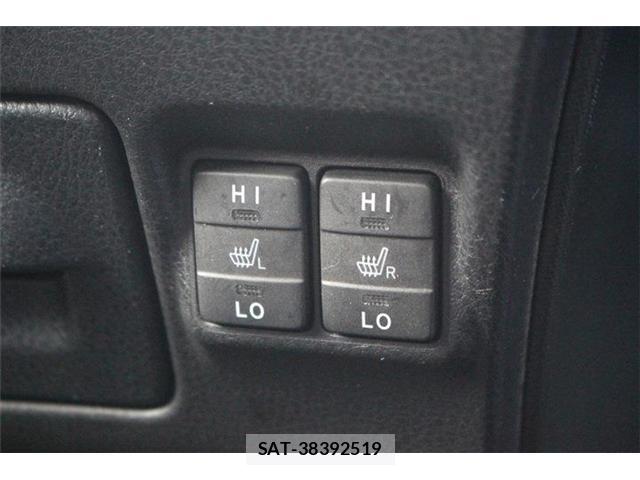 Toyota NOAH 2018-02 8283556-3
