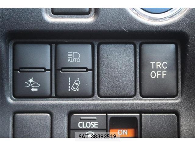 Toyota NOAH 2018-02 8283556-6